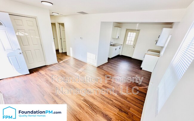 Building Photo - 4450 Sunny View Dr