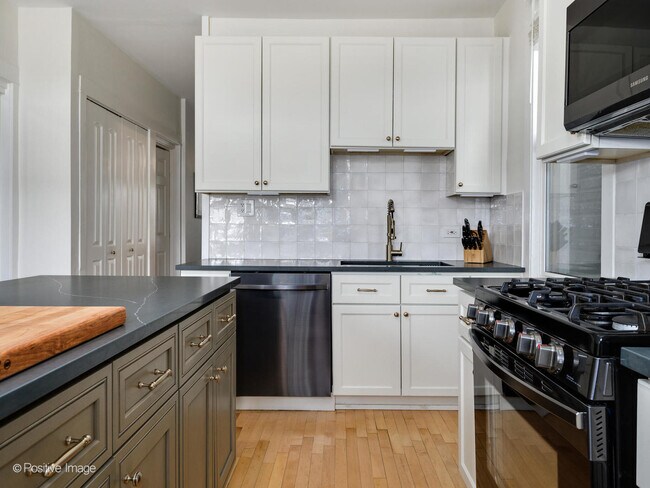Foto del edificio - 3555 W McLean Ave