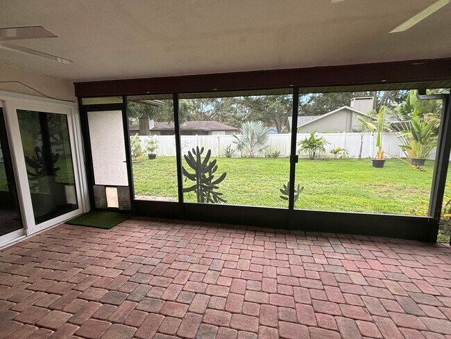 Building Photo - 4250 Marlowe Dr