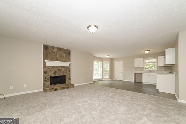 Building Photo - 2780 Deerfield Dr