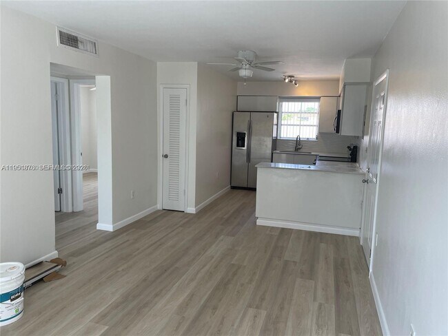 Foto del edificio - 1057 SW 7th St