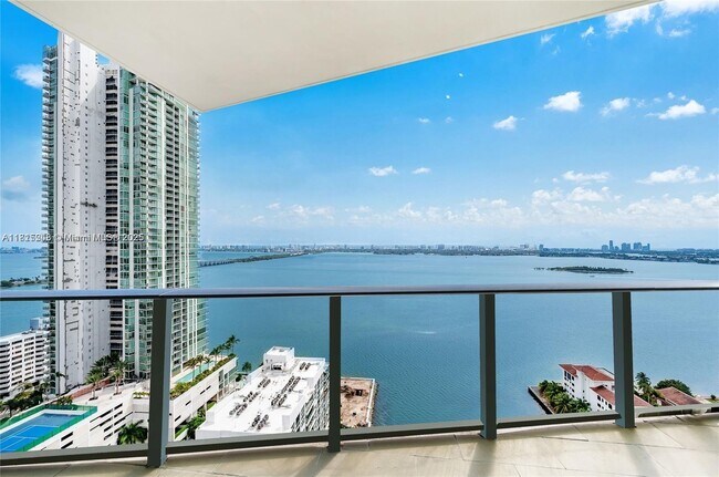 Foto del edificio - 460 NE 28th St