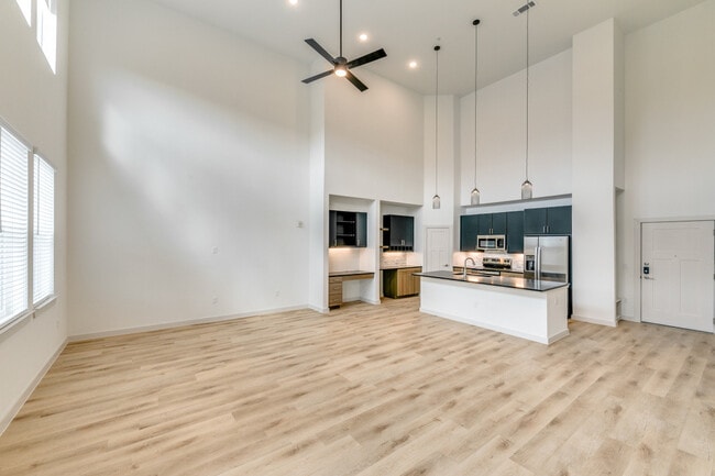 Building Photo - Burnett Lofts at Bishop Ridge