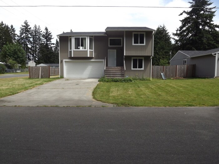Primary Photo - Wonderful Split-Level 3 bedroom 2 bath hom...