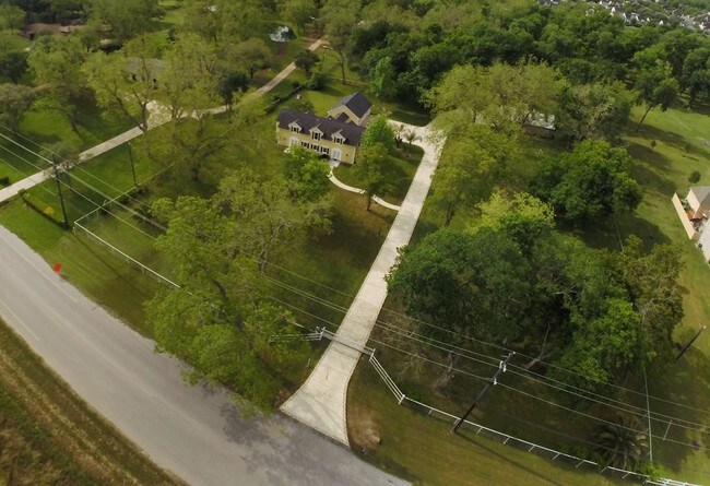Foto del edificio - 2523 McKeever Rd