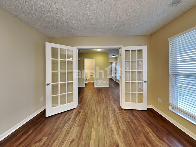 Foto del edificio - 2490 Delowe St