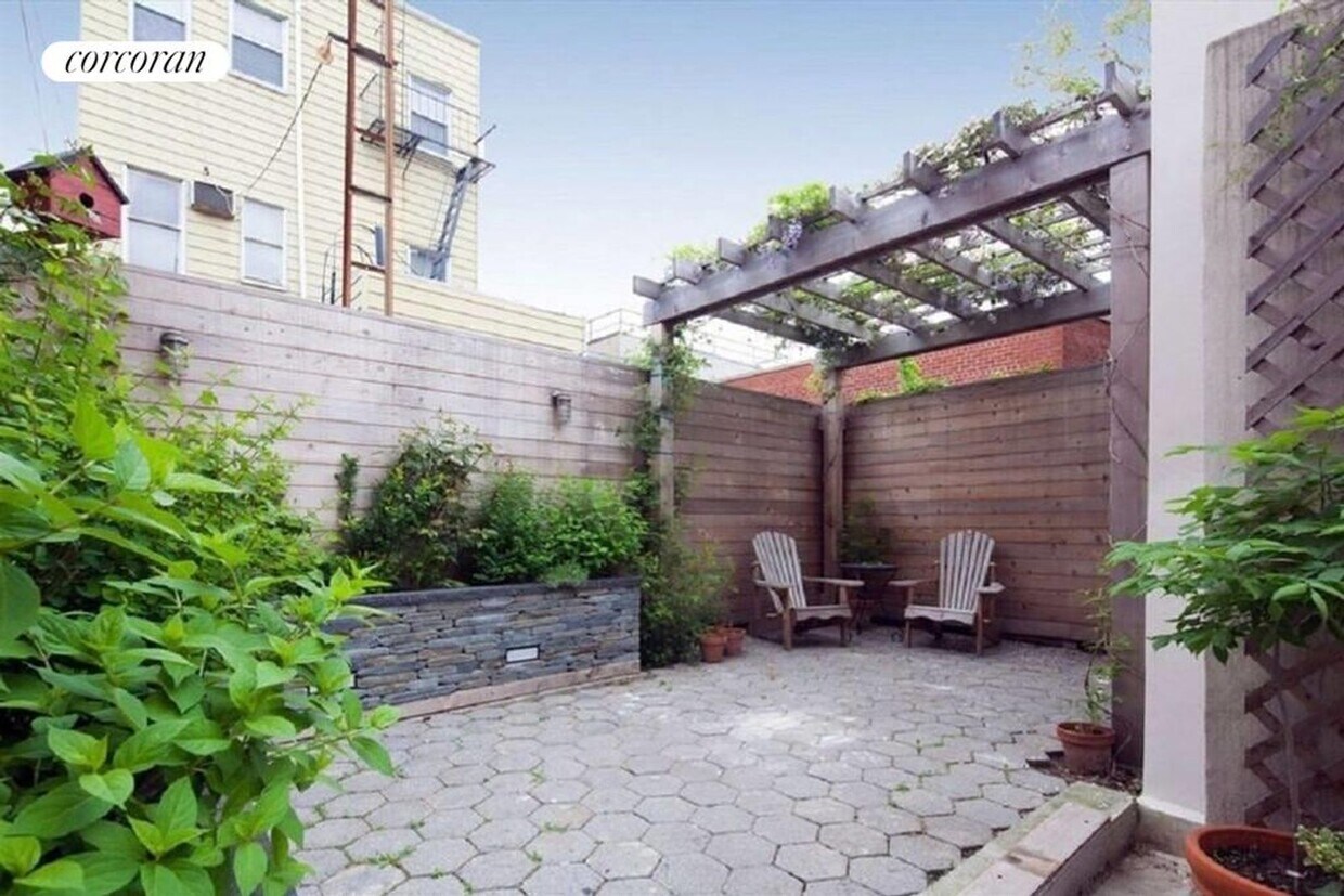 Primary Photo - 177 Richardson St