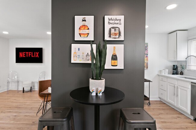 Foto del edificio - 1484 Moorhouse St