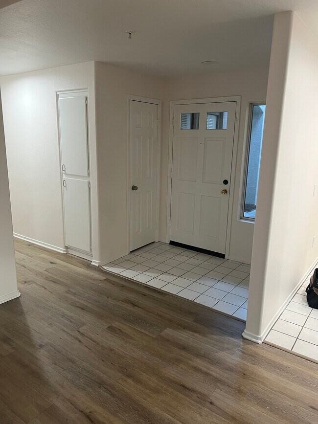 Entrada - 128 California Ct