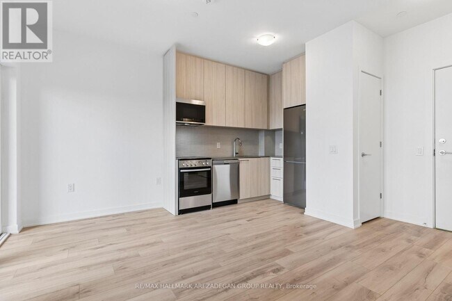 Photo du bâtiment - 7437 Kingston Rd