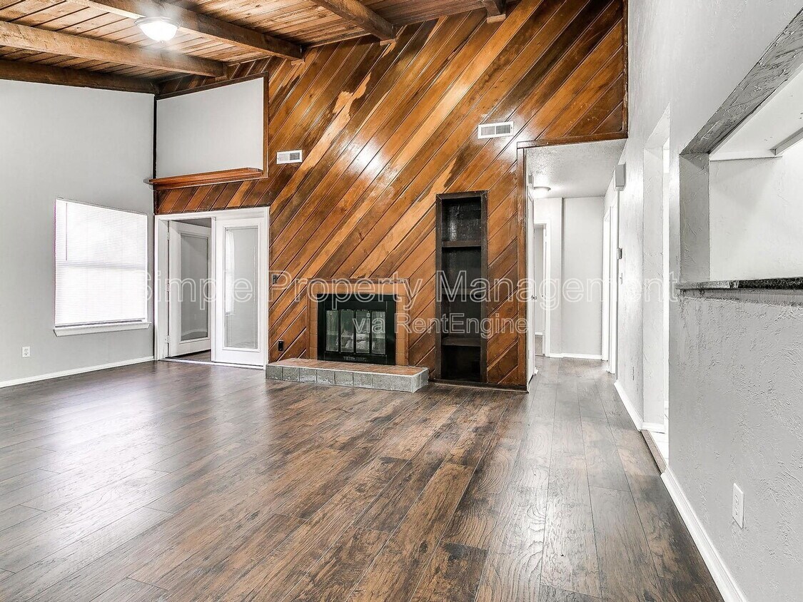 Foto principal - 706 W 1st St