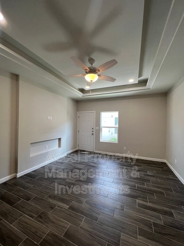 Building Photo - 1709 Angelina