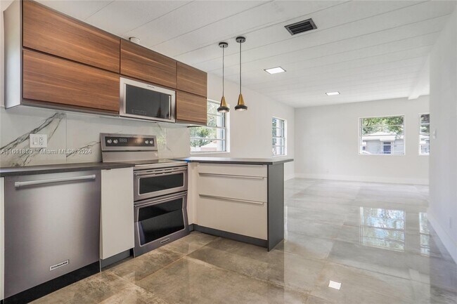 Foto del edificio - 3375 NW 49th St