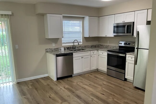 Building Photo - 2004 E Humphrey St