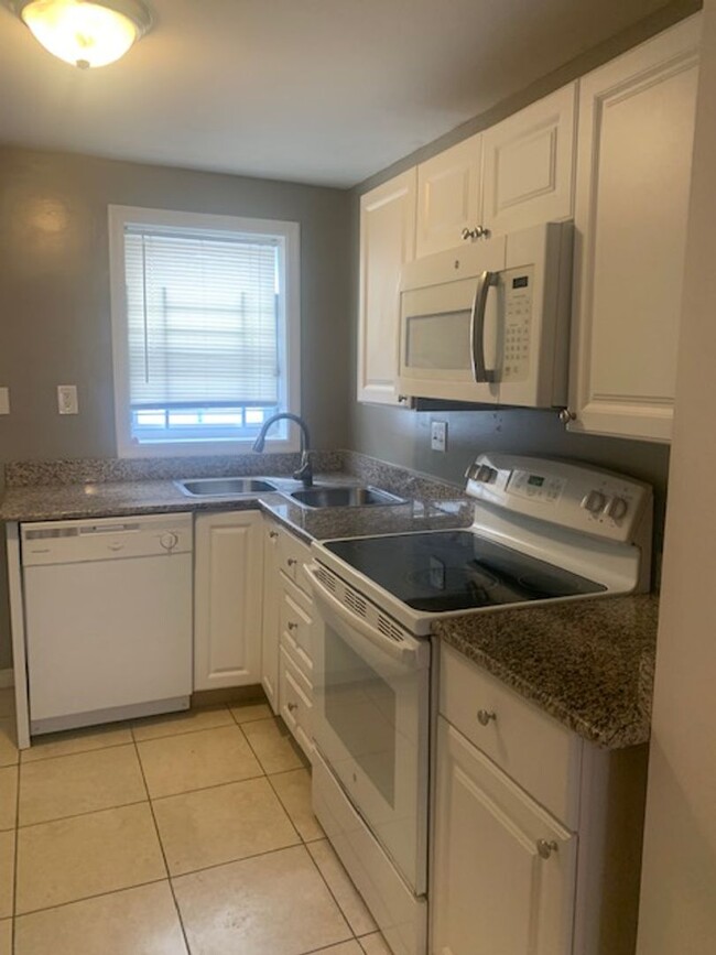 Building Photo - 2 bedroom in Newbold