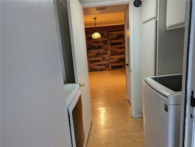 Building Photo - 6127 Carter Ct