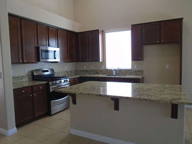 Building Photo - SOUTHWEST 4 BEDROOOM !!! Application Pending