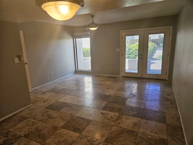 Foto del edificio - 885 N Granite Reef Rd