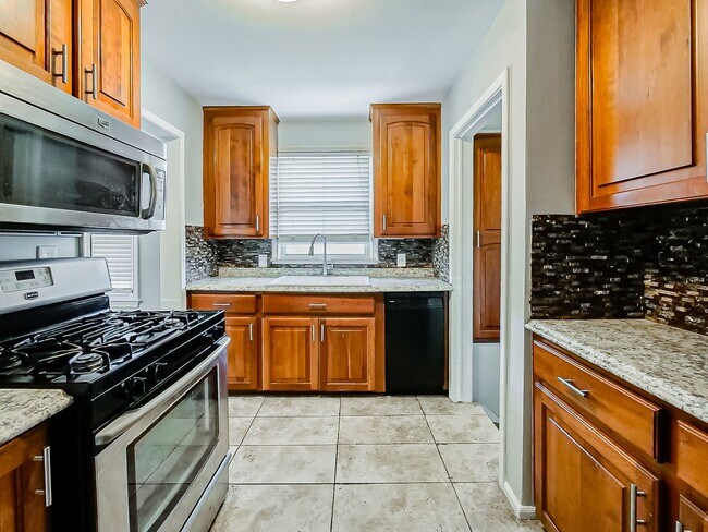 Foto del edificio - Charming Royal Oak Bungalow Near Downtown!