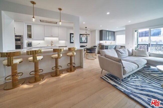 Foto del edificio - 1121 N Olive Dr
