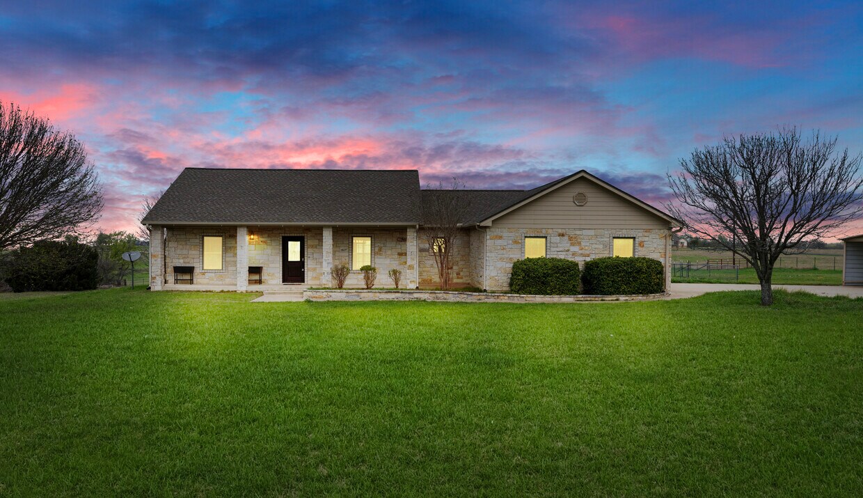Primary Photo - 5210 Cedar Creek Rd