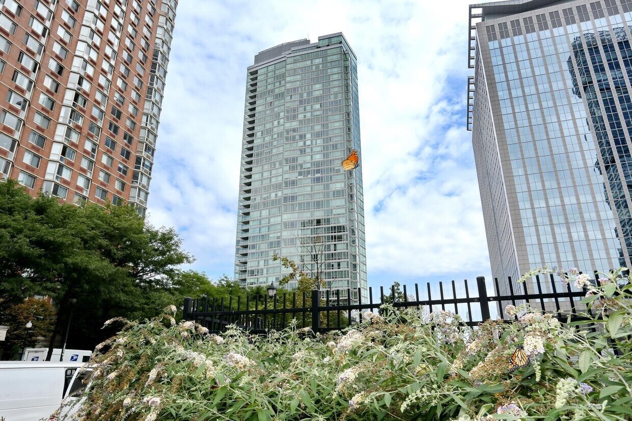 Primary Photo - 2 2nd St