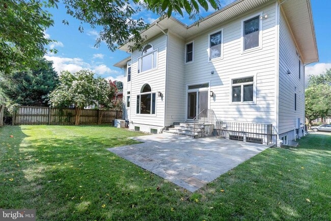 Foto del edificio - 7607 Newmarket Dr
