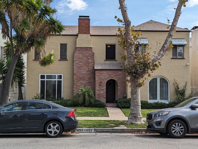Building Photo - 452 S Oakhurst Dr