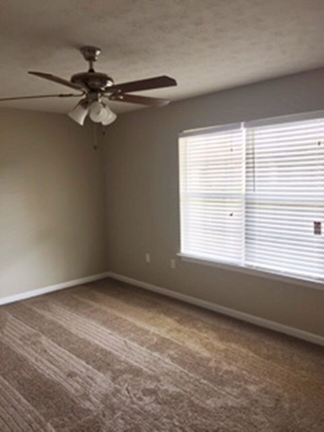 Foto del edificio - 4103 Southern Farm Blvd