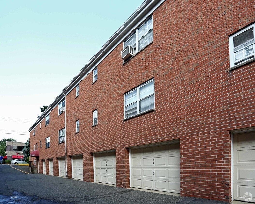 Briarwood Commons Apartments in Hackensack, NJ