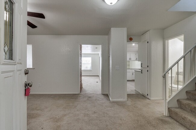 Building Photo - Three bed/2.5 bath in Harvest Hills