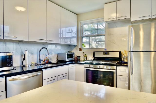 Building Photo - 2 bedroom in Bayside NY 11364