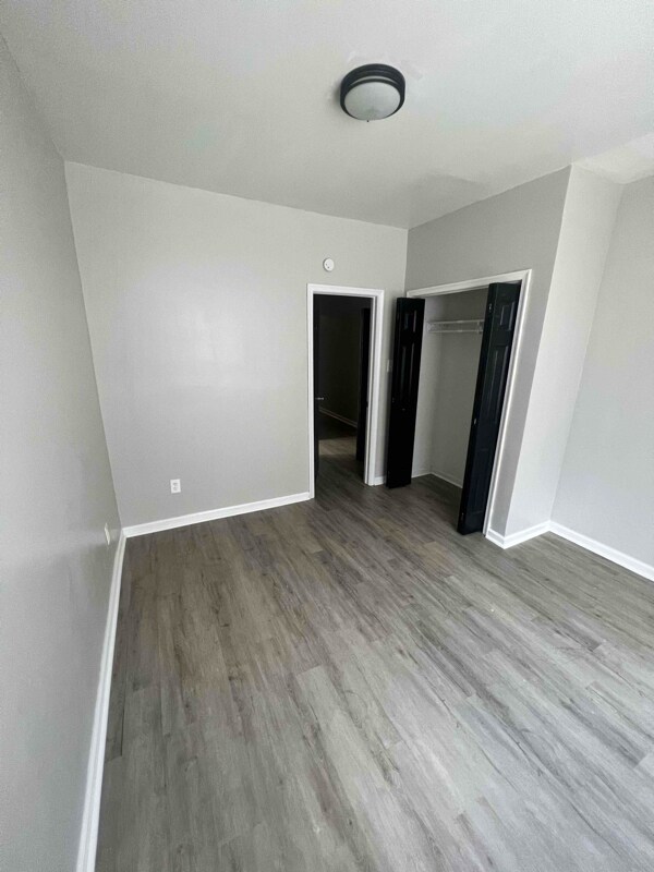 Foto del edificio - 305 N Evans St