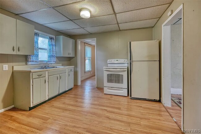 Building Photo - 2430 Cudaback Ave