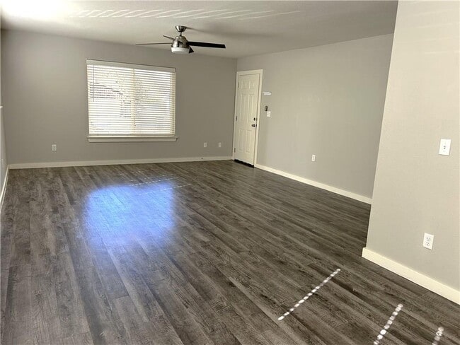 Foto del edificio - 1130 N Turner Ave