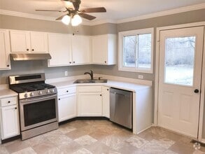 Building Photo - 231 Hillsdale Dr