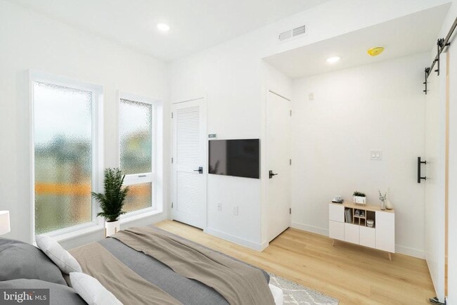 Foto del edificio - 2721 N Howard St