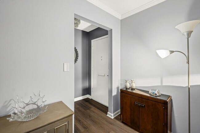 Building Photo - 6851 Roswell Rd