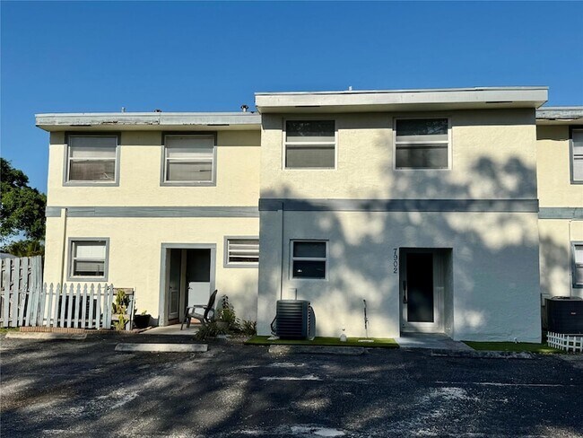 Foto del edificio - 7902 SW 8th St