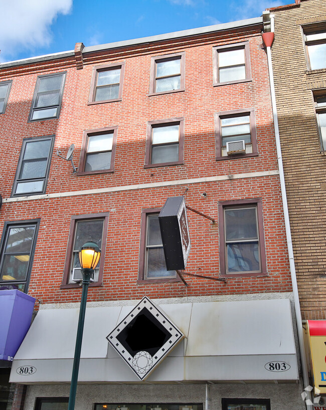 Building Photo - 803 Sansom St