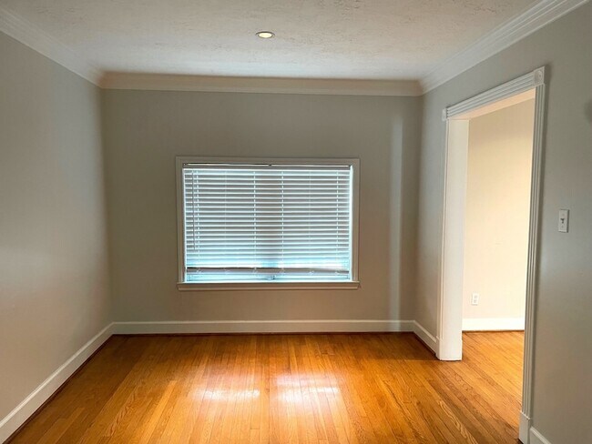 Foto del edificio - 835 W 41st St
