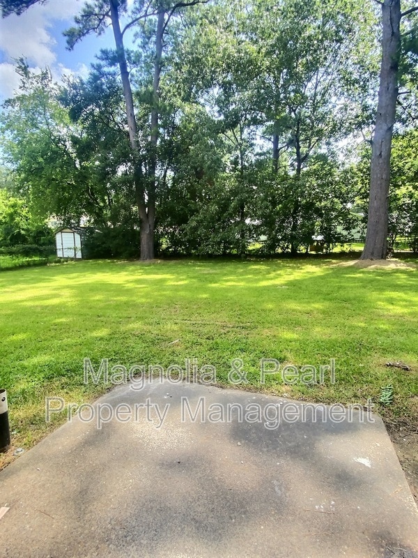 Foto del edificio - 1305 Robinwood Dr