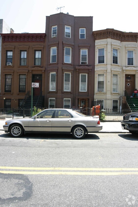 Primary Photo - 162 Halsey St