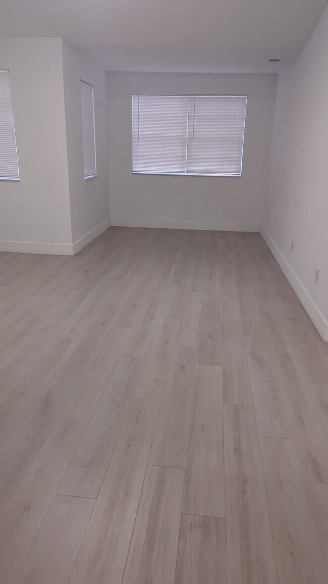 Foto del edificio - 18344 NW 68th Ave