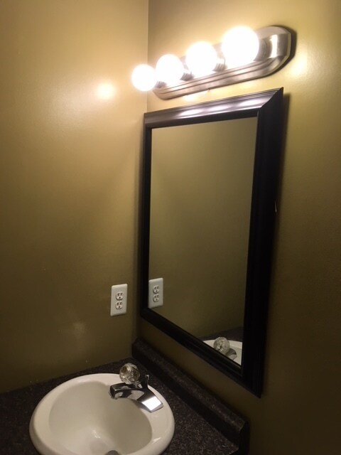 Photo - 600-602 Freeman Dr Apartment