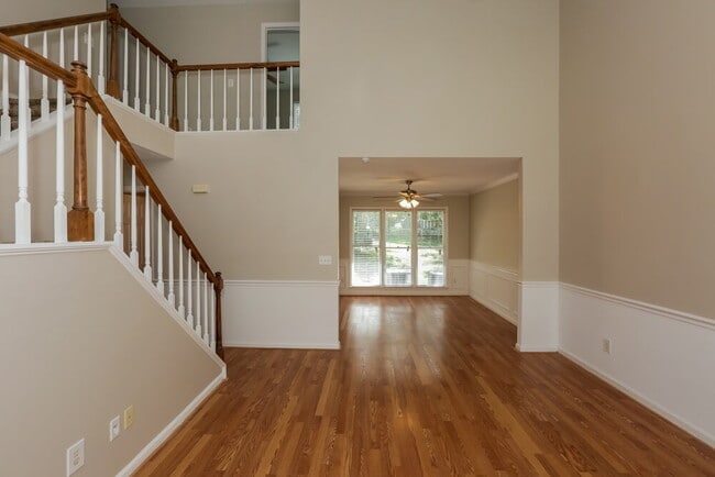 Building Photo - 2328 Torrington Ln