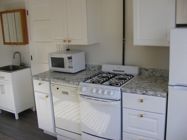 Building Photo - 115 N Park St