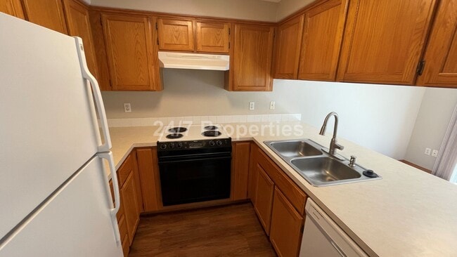Foto del edificio - Updated 3 BD | 2.5 BA Home w/ Large Backya...
