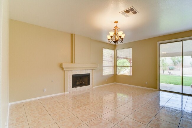 Foto del edificio - 2069 Sapphire Valley Ave