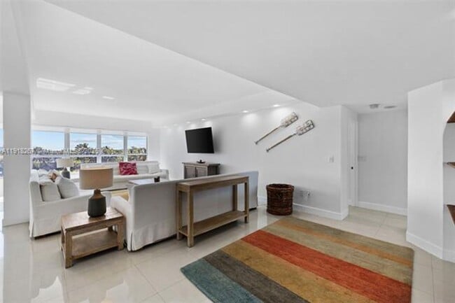 Foto del edificio - 9102 W Bay Harbor Dr